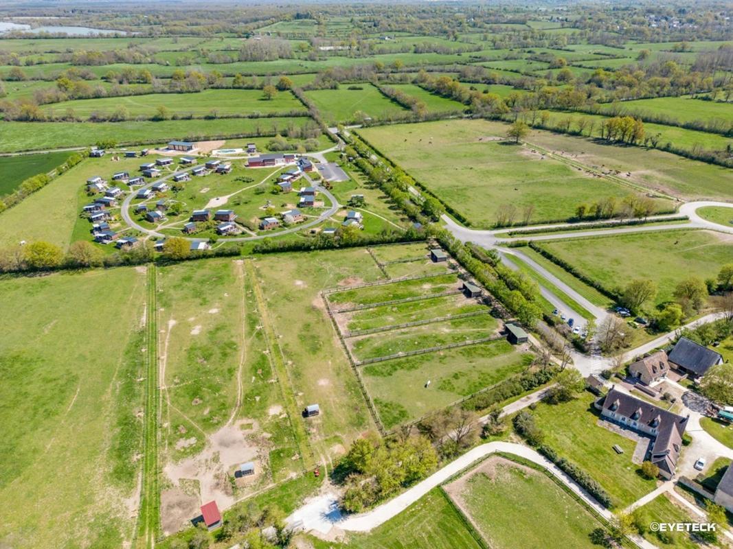 Le Village De Cottages - Le Pole Du Cheval Et De L'Ane Lignières Exteriör bild